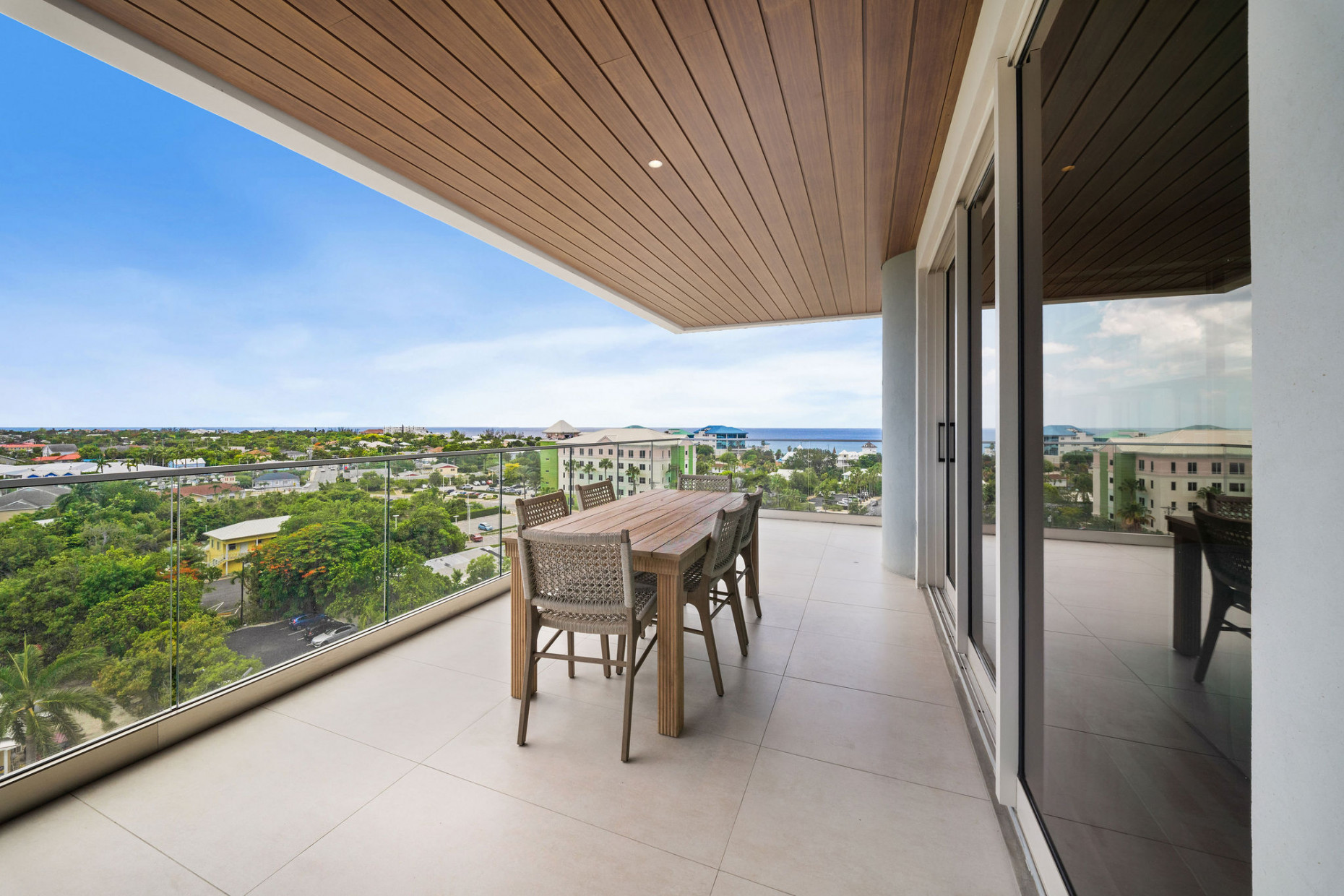 One|gt Unit 632 Solstice Suite - 2-bed + Den, 3-bath