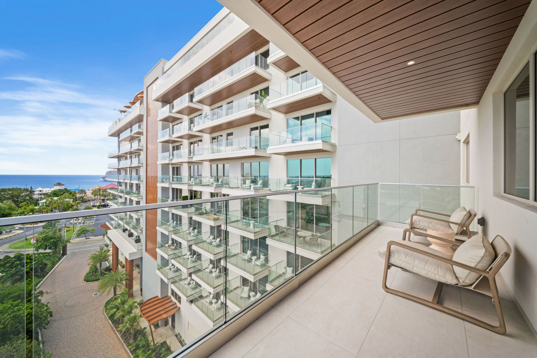 One|gt Unit 632 Solstice Suite - 2-bed + Den, 3-bath