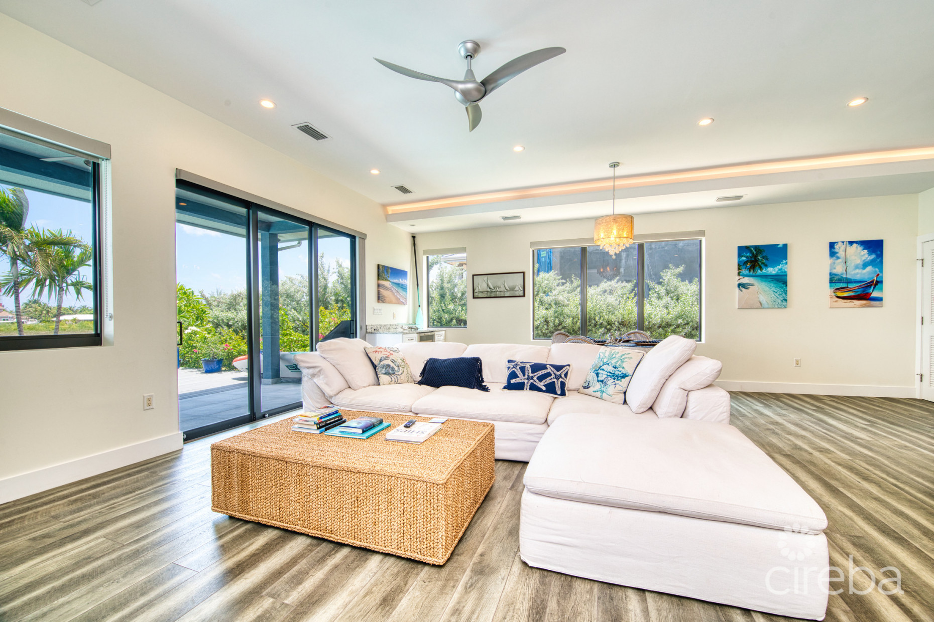 LARGE SEAHAVEN 2 BED WITH POOL - OCEANVIEW AND CANAL FRONT