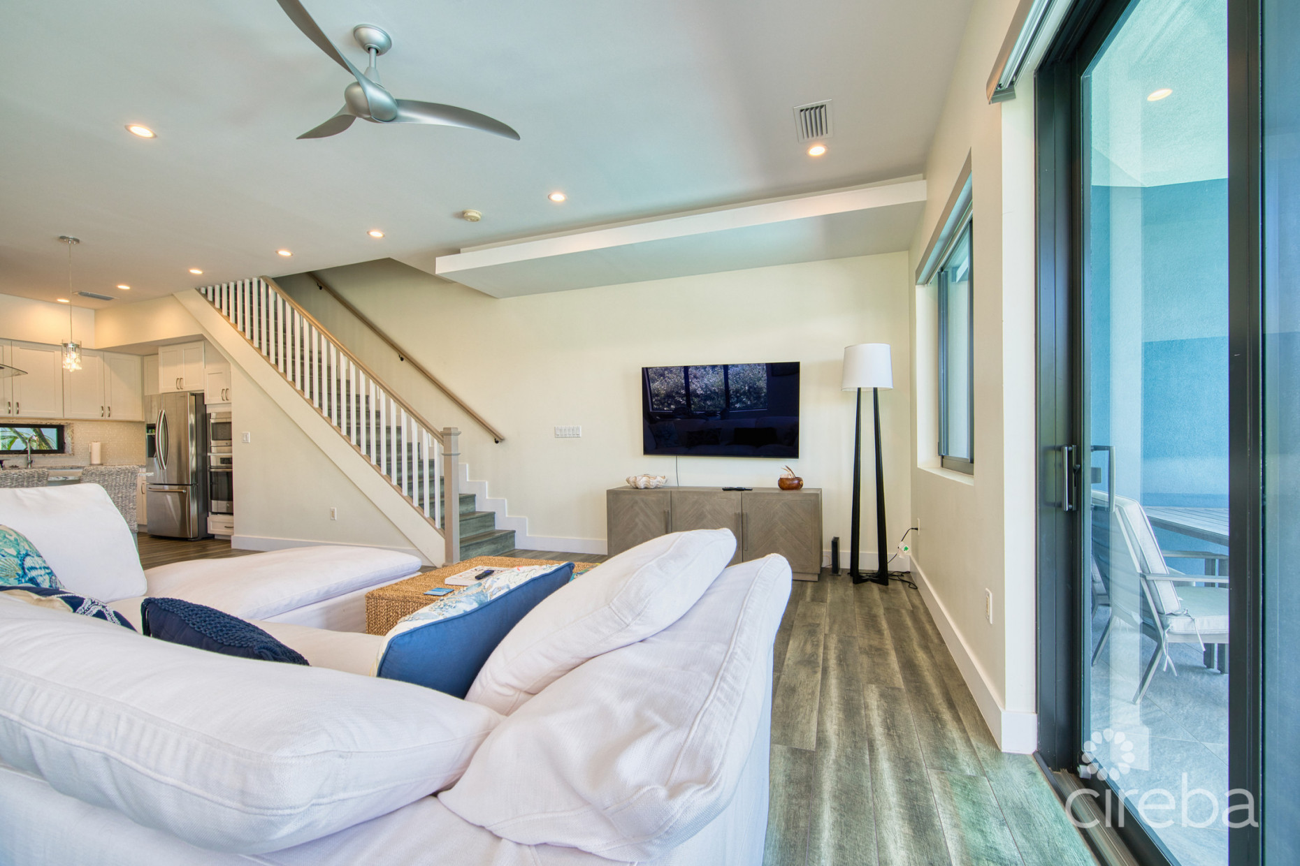 LARGE SEAHAVEN 2 BED WITH POOL - OCEANVIEW AND CANAL FRONT