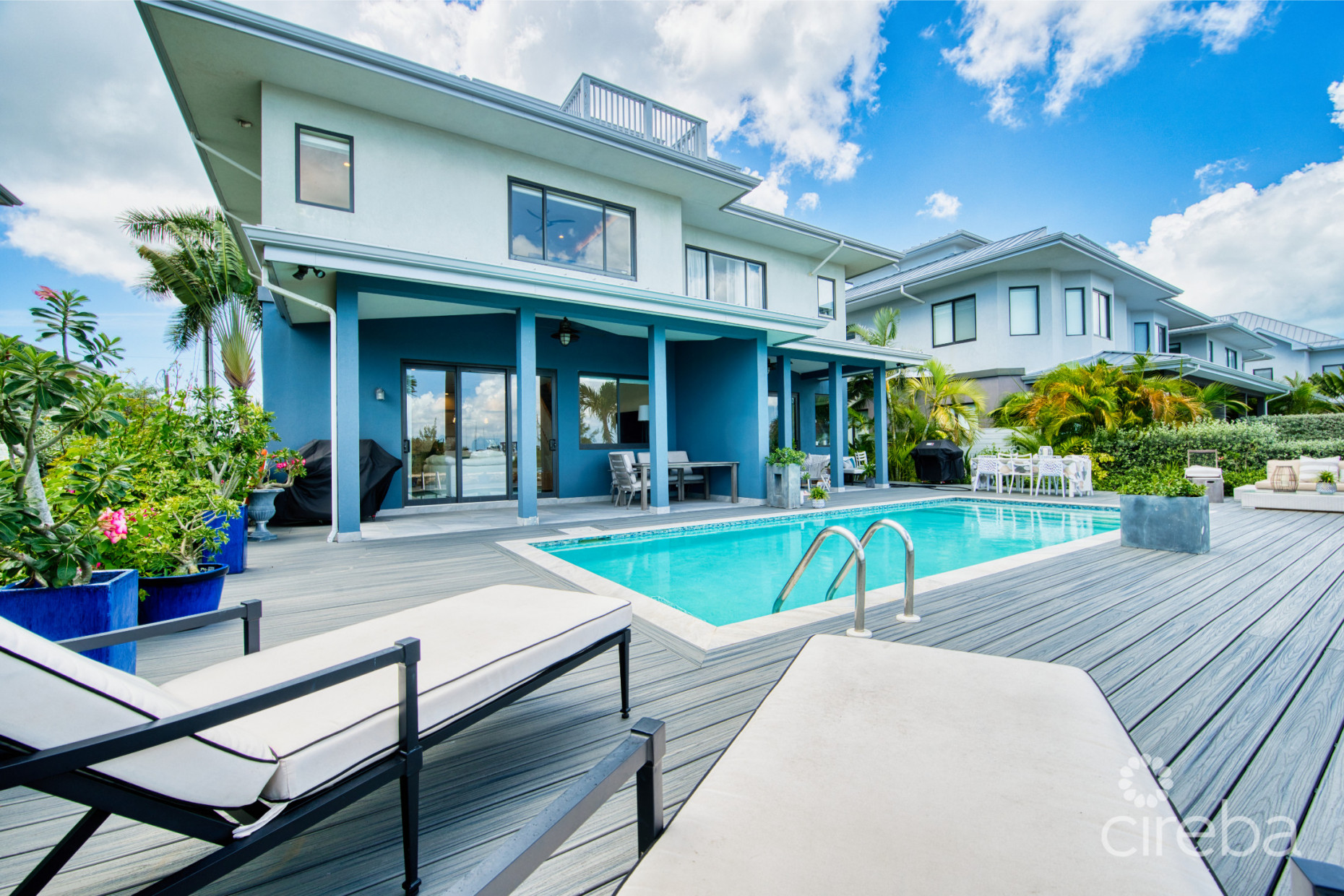 LARGE SEAHAVEN 2 BED WITH POOL - OCEANVIEW AND CANAL FRONT