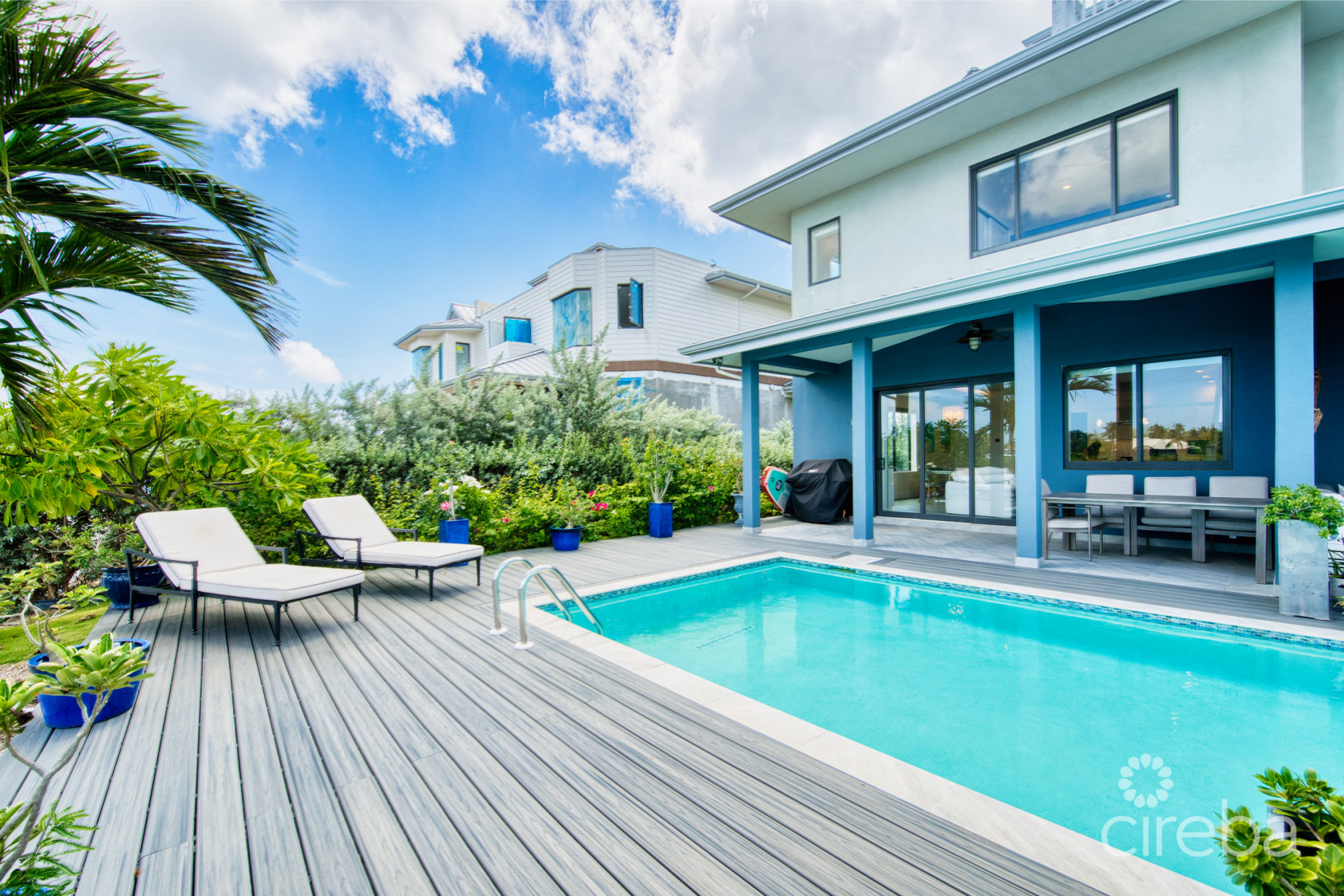 LARGE SEAHAVEN 2 BED WITH POOL - OCEANVIEW AND CANAL FRONT