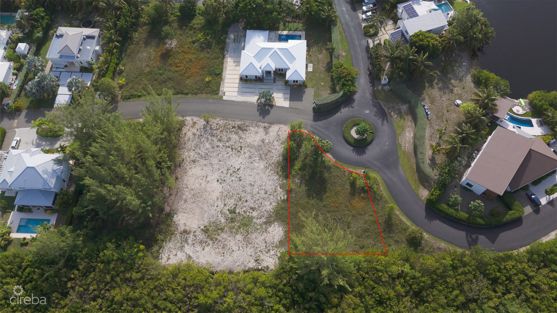 THE LAKES, SOUTH SOUND - RARE 0.2870-ACRE CORNER LOT