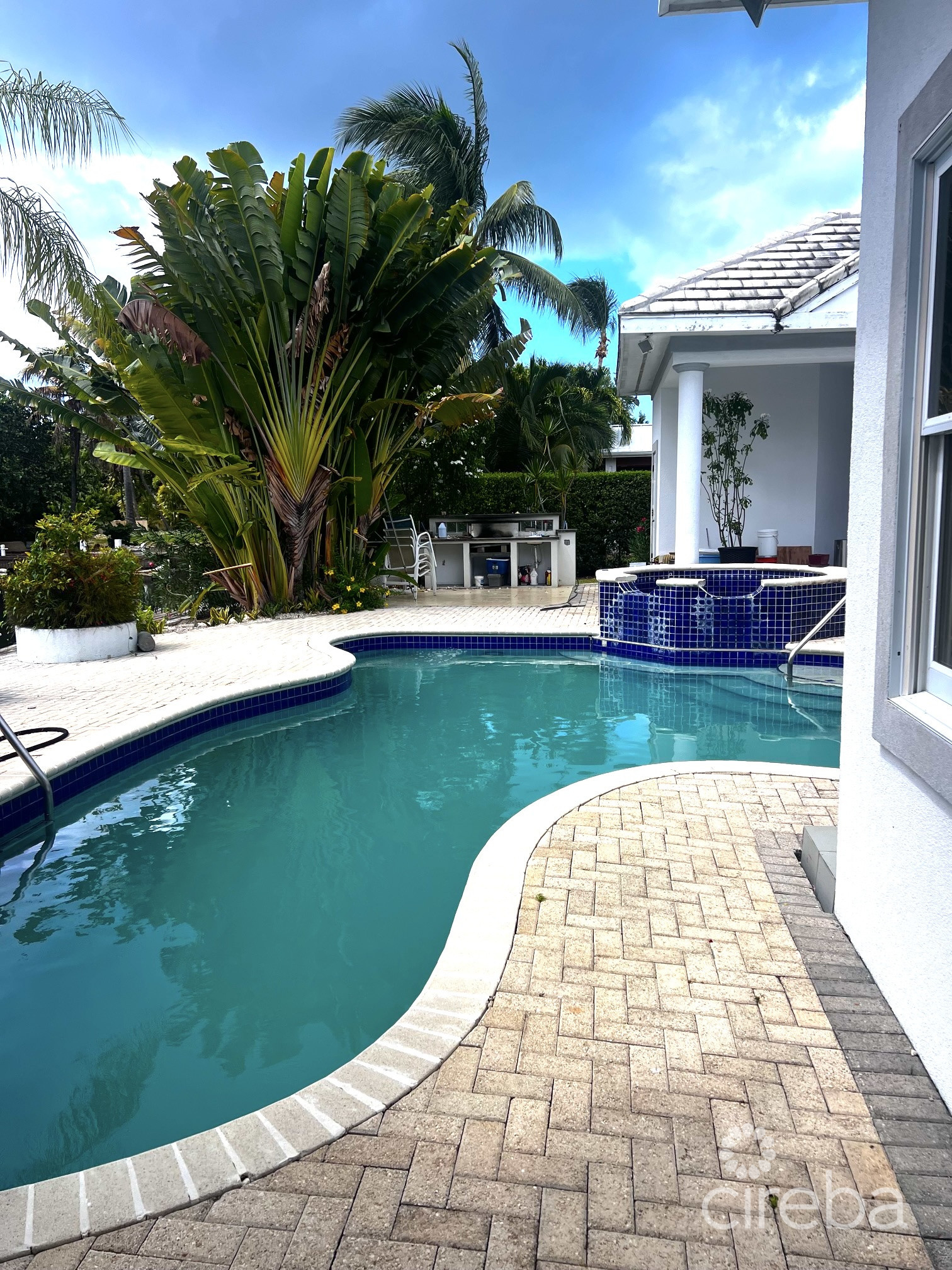 CANAL POINT - CANAL FRONT RESIDENCE