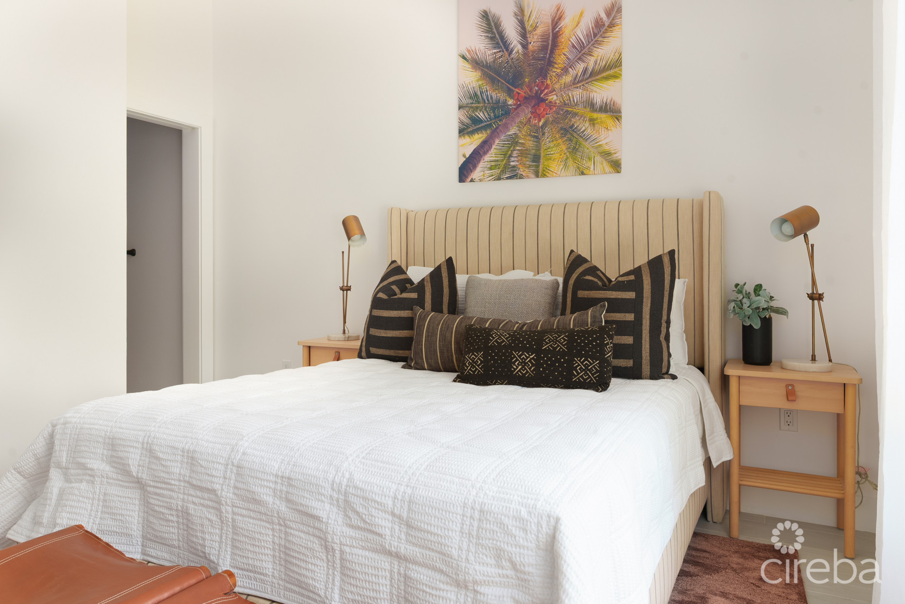 WOODRIDGE - REDBAY! FULLY FURNISHED AND VENDOR PAYS STAMP DUTY