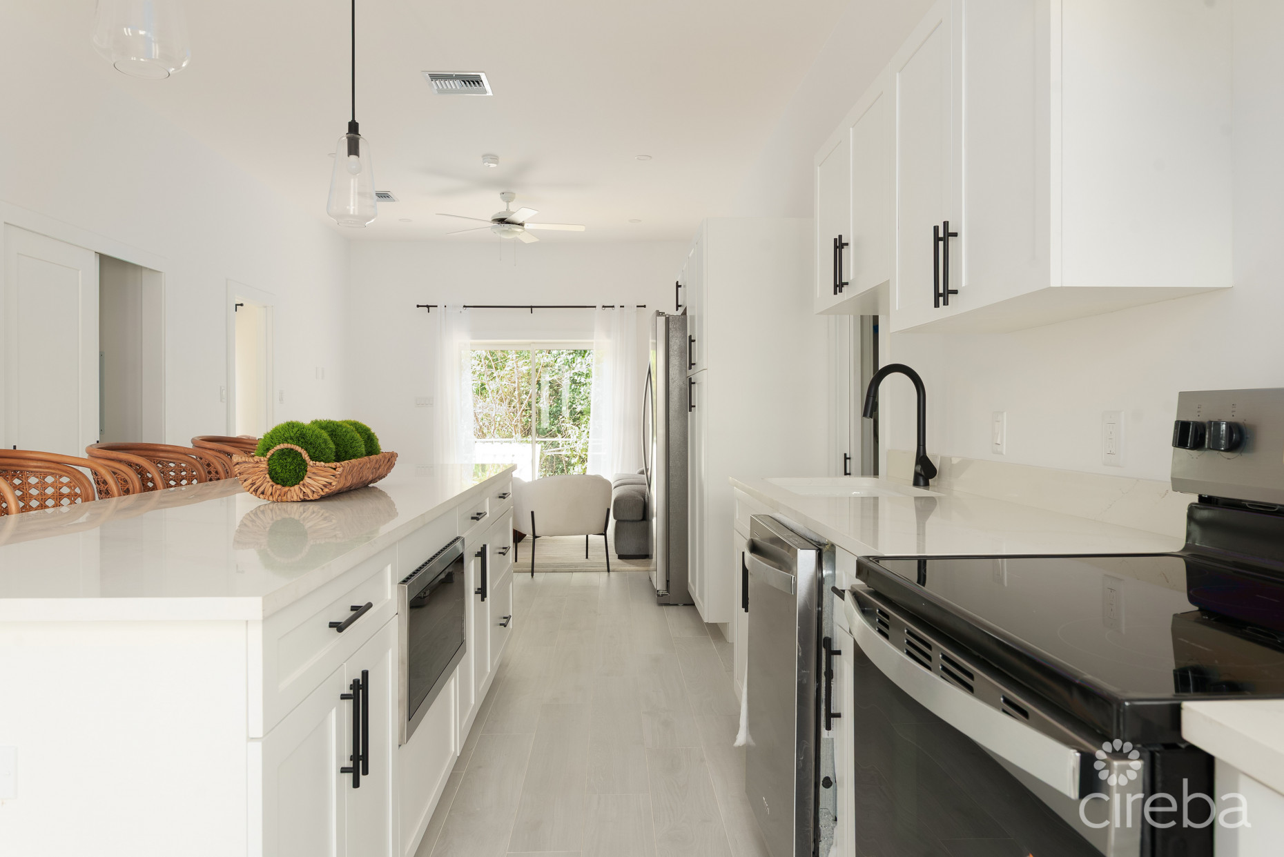 WOODRIDGE - REDBAY! FULLY FURNISHED AND VENDOR PAYS STAMP DUTY