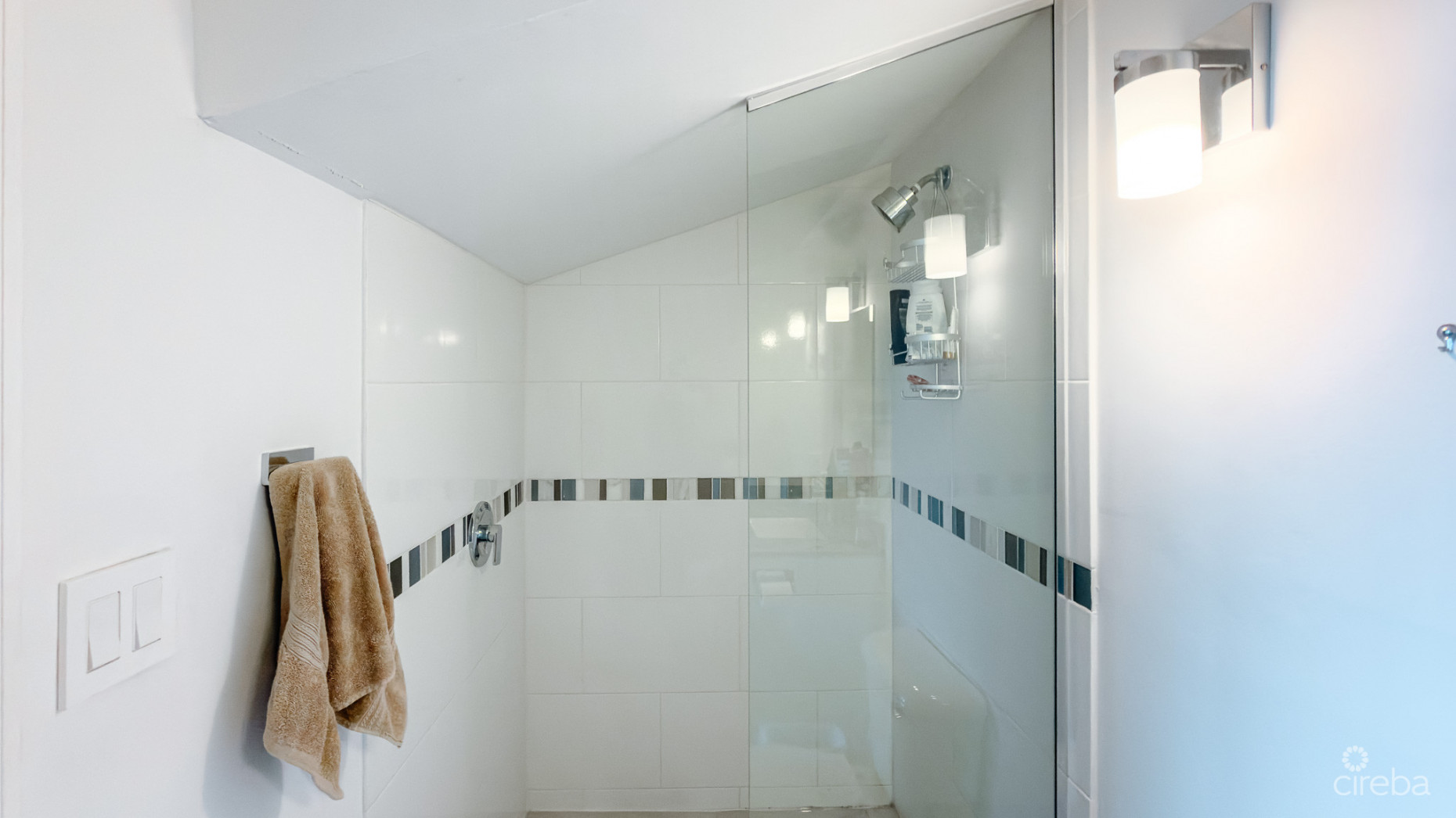 EMERALD ISLE 2 BEDROOM TOWNHOUSE