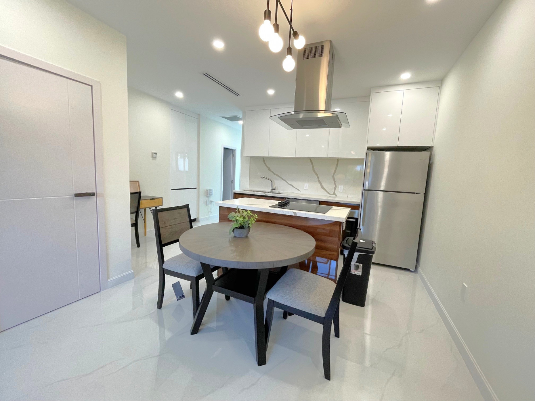 Arza 2 Bed, 2 Bath Plus Den - Beautifully Furnished