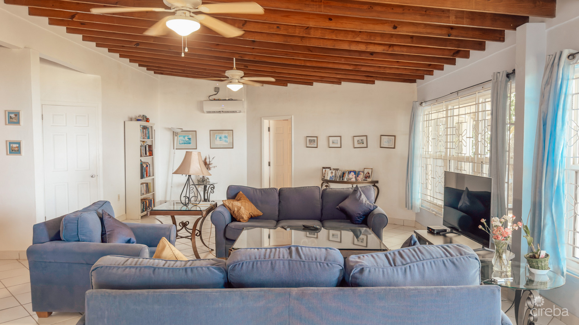 VILLA ADEL OCEANFRONT HOME