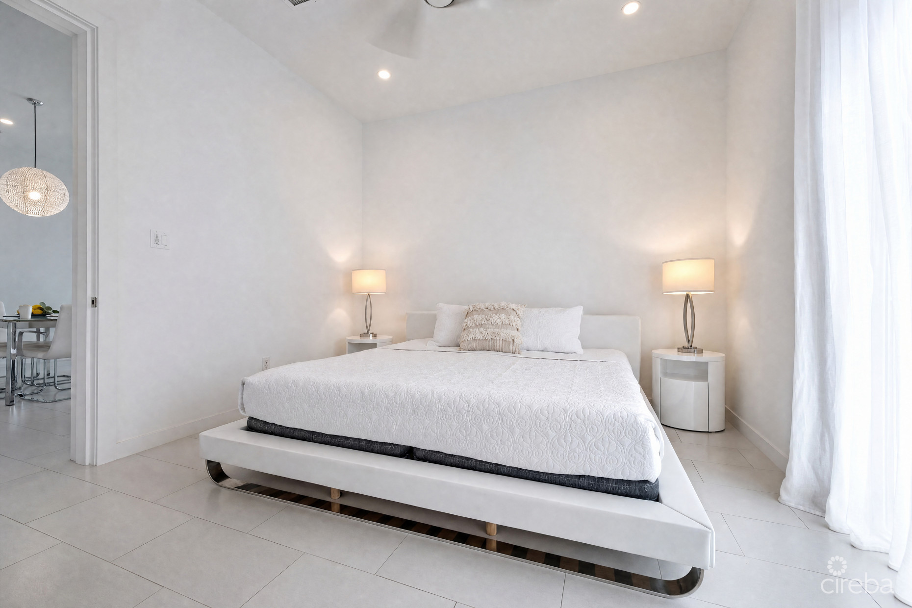 SHORE CLUB #6- OCEAN VIEW PENTHOUSE WITH PRIVATE ROOFTOP TERRACE
