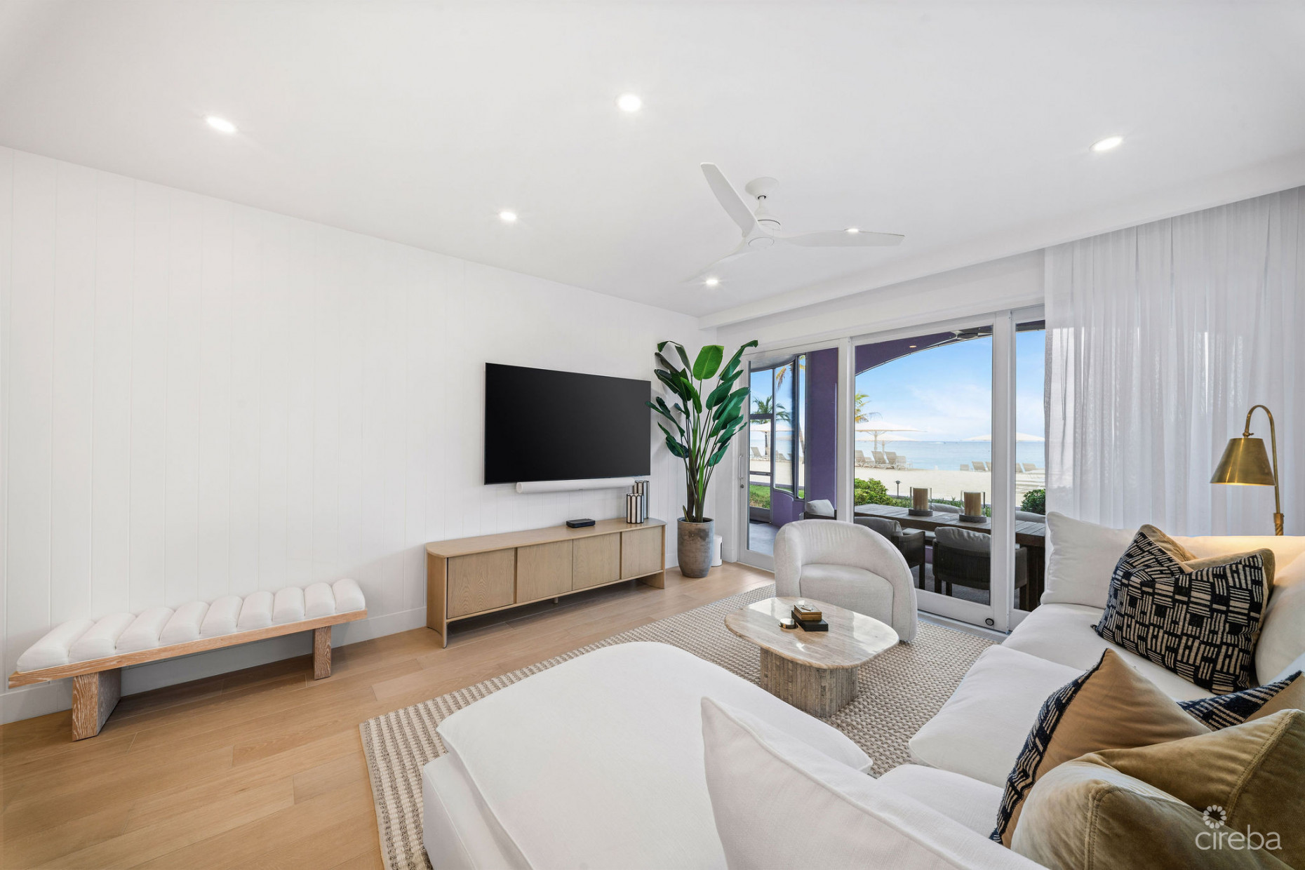 AVALON 9, EXQUISITE BEACHFRONT CONDO