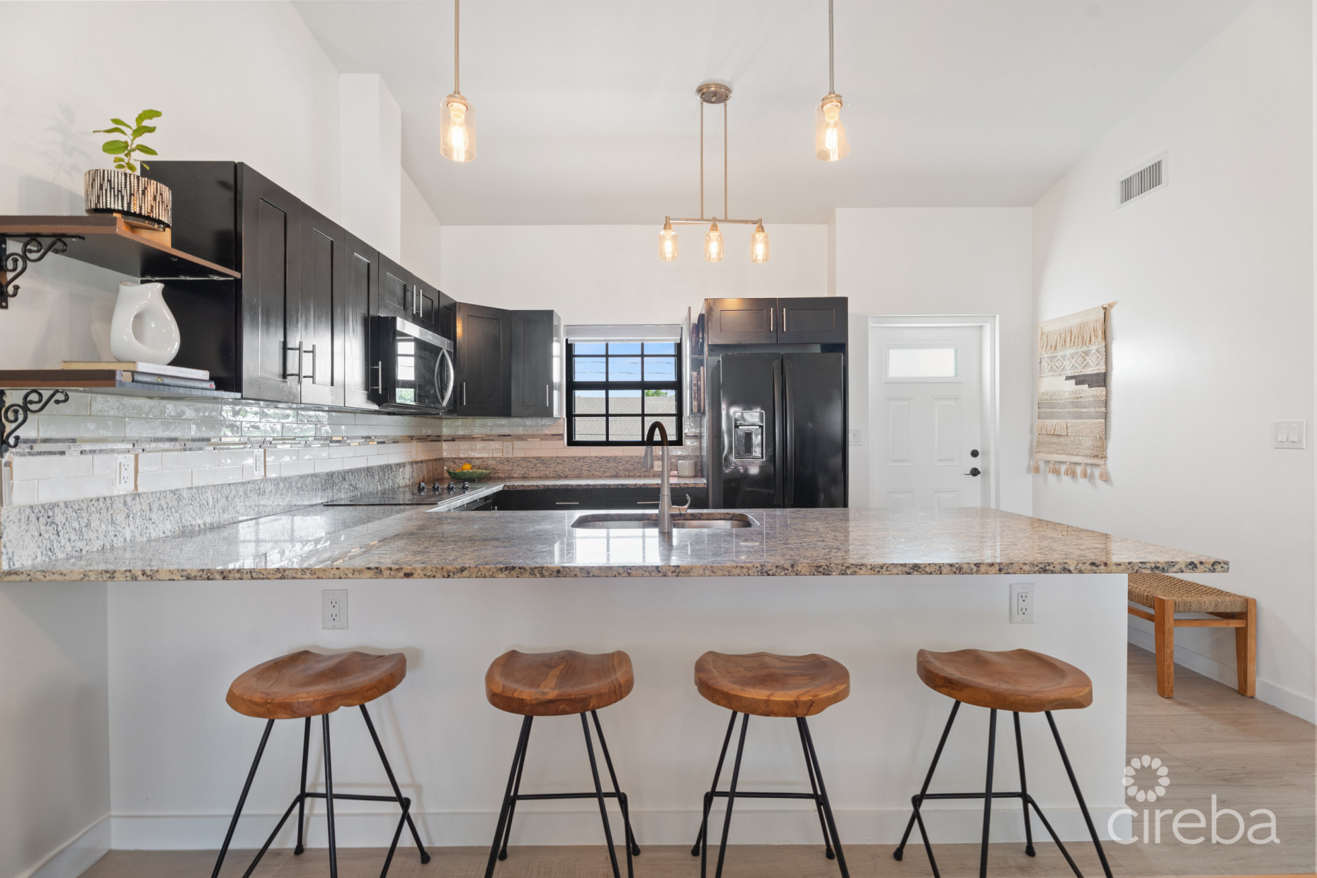 PORTOFINO GARDENS | TURNKEY 2-BED