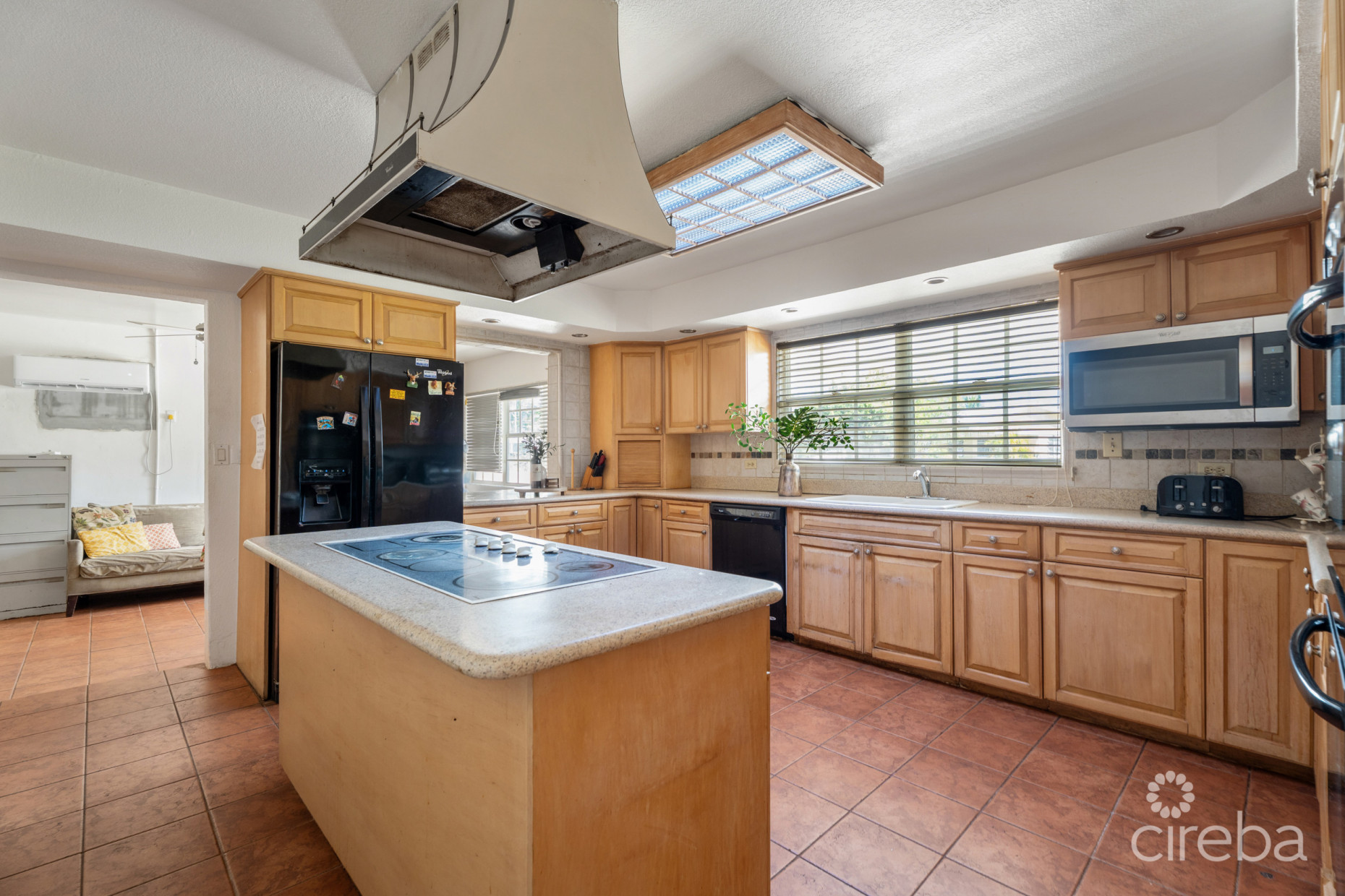 4 BEDROOM DOUBLE LOT HOME  IN PROSPECT