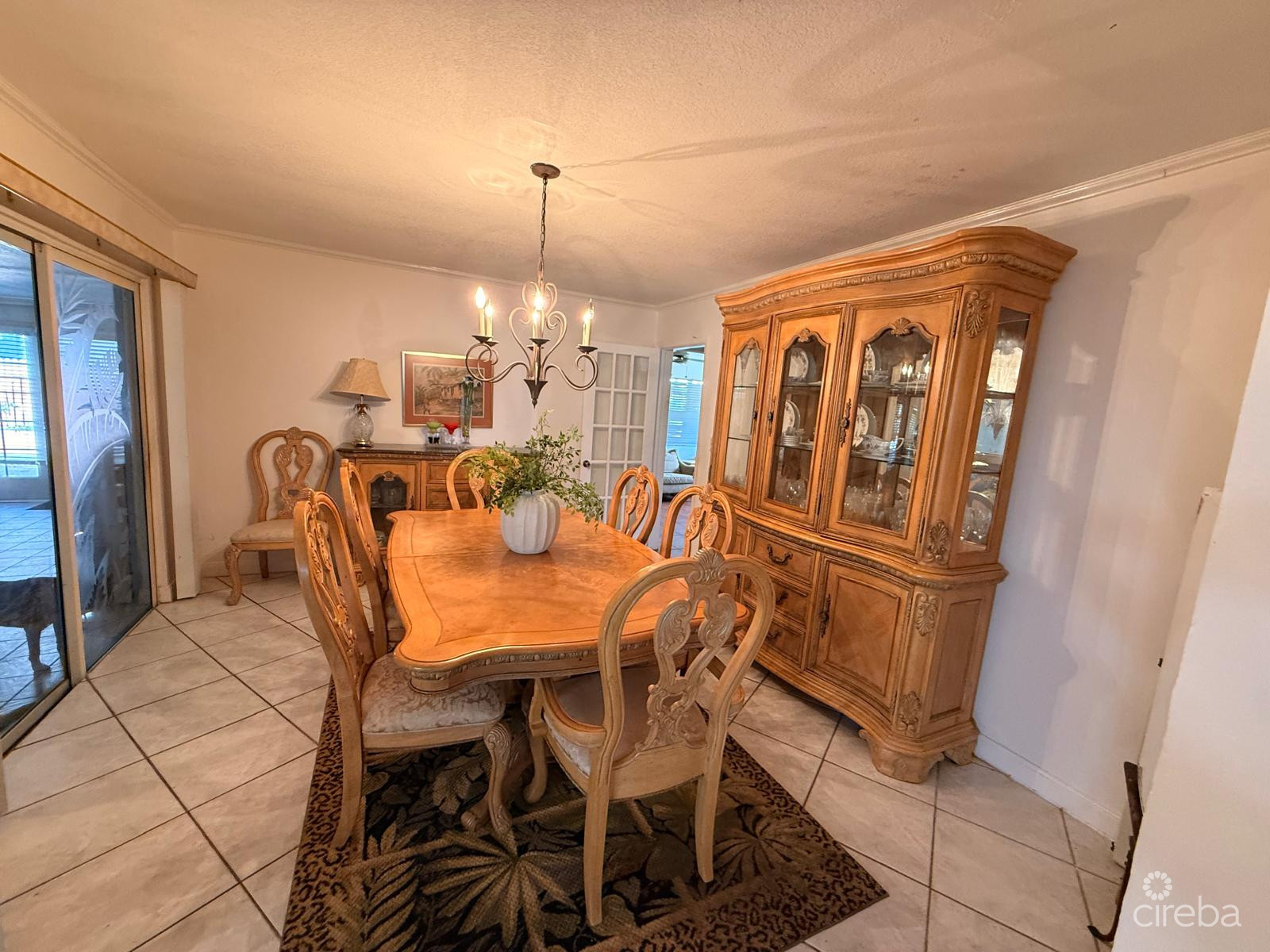 4 BEDROOM DOUBLE LOT HOME  IN PROSPECT
