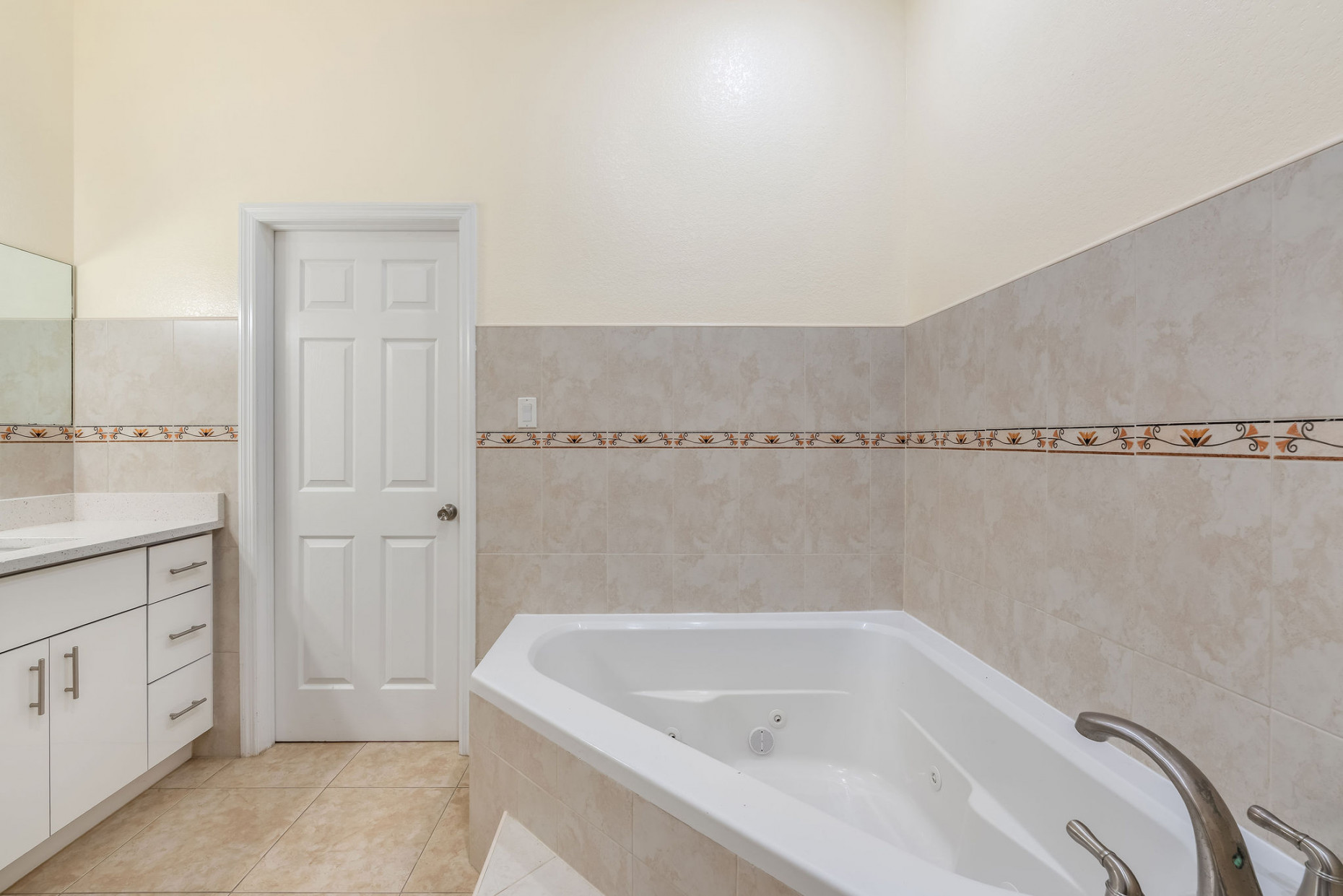 FAIRVIEW MANOR:  2X 2-BED UNITS, GEORGE TOWN
