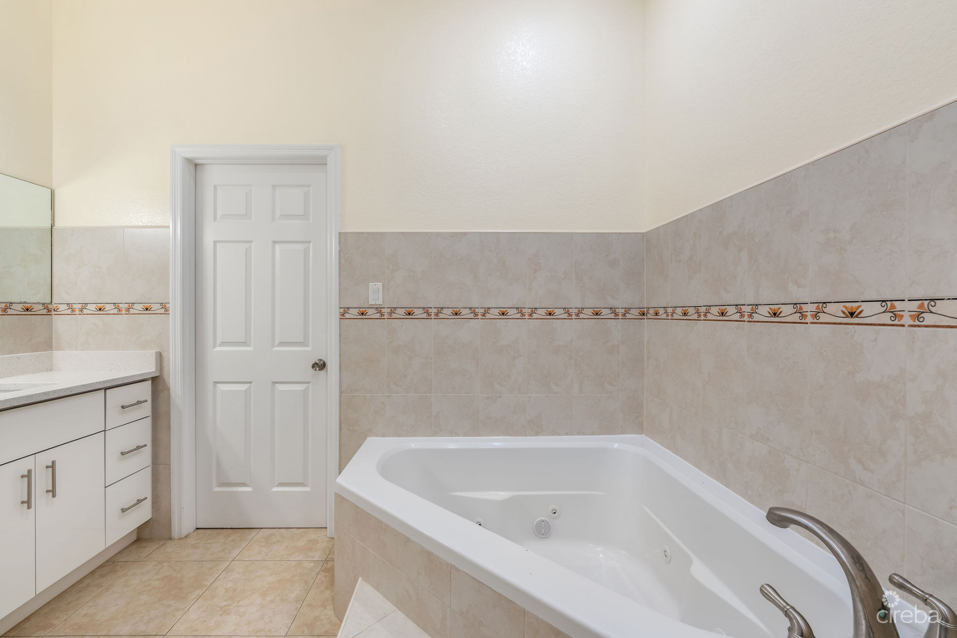 FAIRVIEW MANOR:  2X 2-BED UNITS, GEORGE TOWN