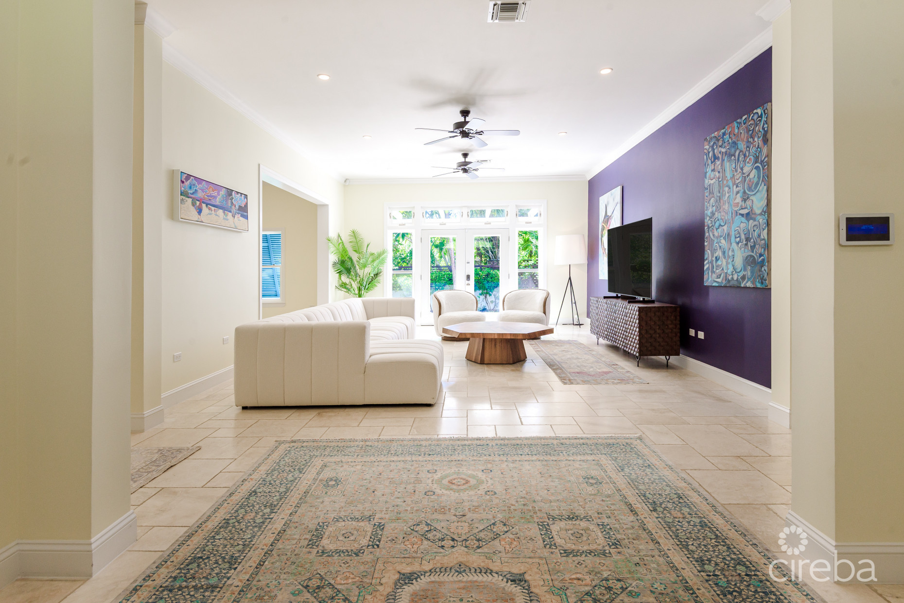 SEVEN MILE BEACH CORRIDOR FAMILY HOME