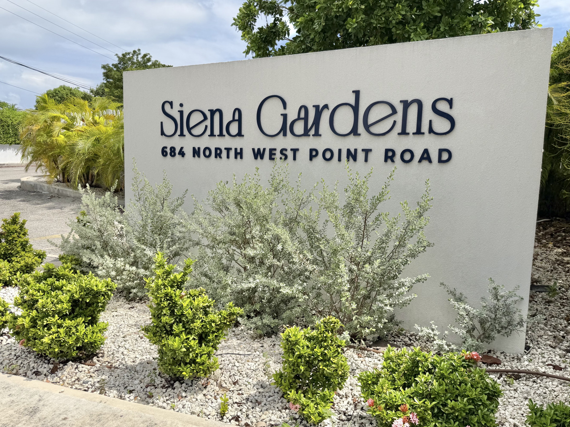 Siena Gardens Modern 1 Bed