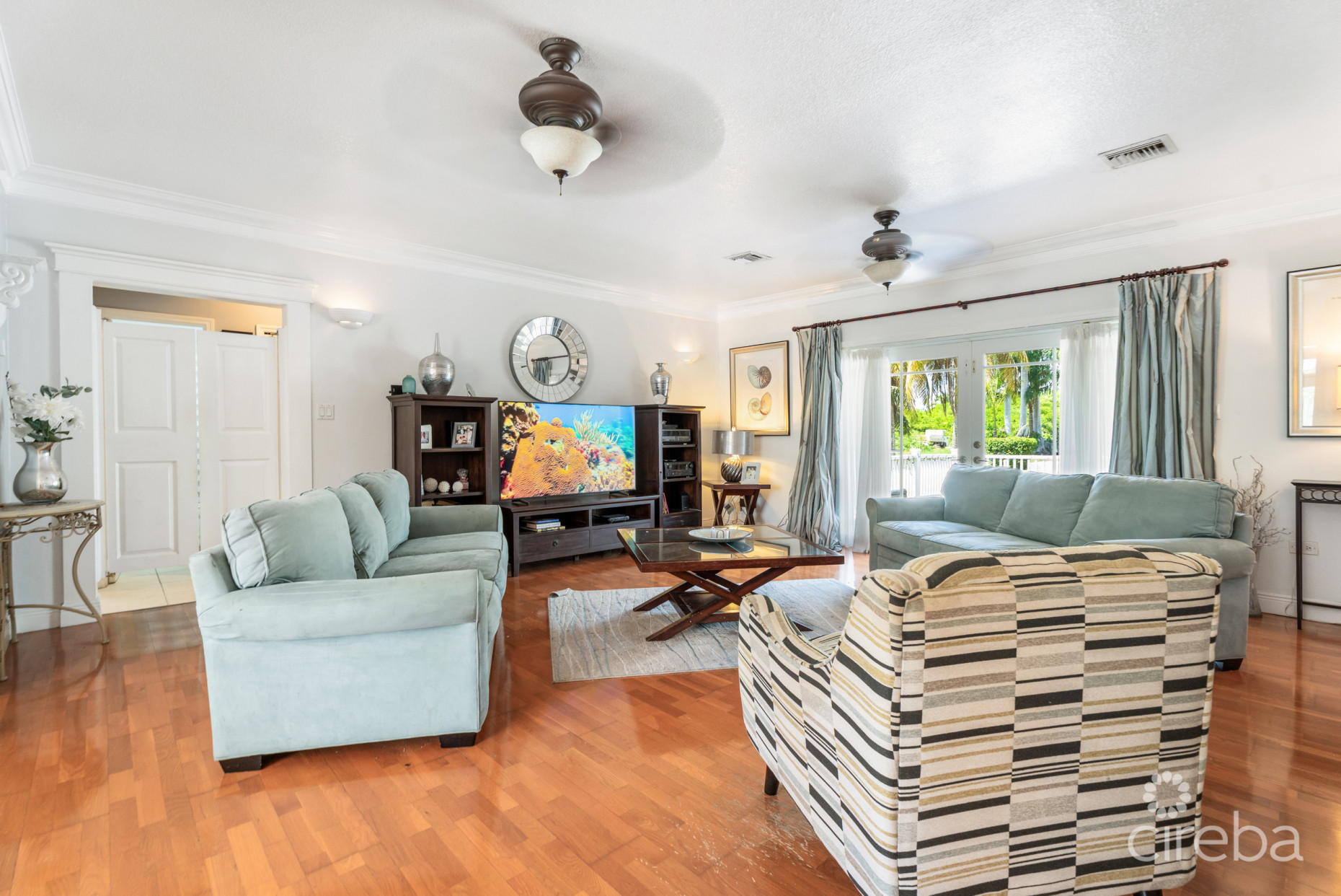 CHARMING SAVANNAH HOME WITH PICTURE PERFECT STREET APPEAL!
