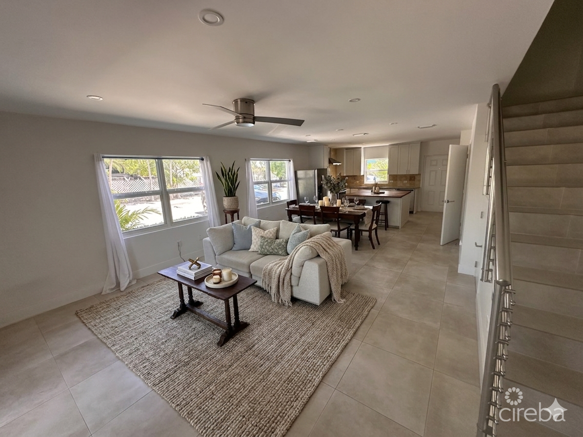 GLEN EDEN RENOVATED 2 BED END UNIT WITH ENCLOSED YARD