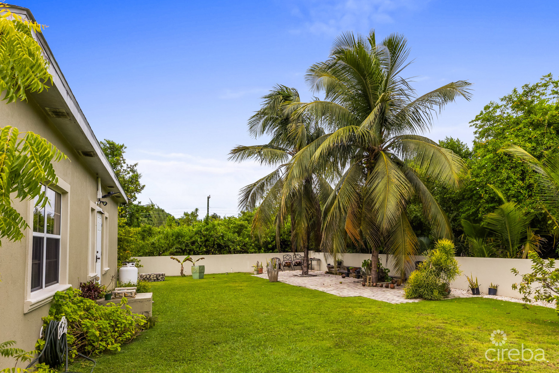 56 FAITH AVENUE - 3 BED / 2 BATH SINGLE FAMILY HOME