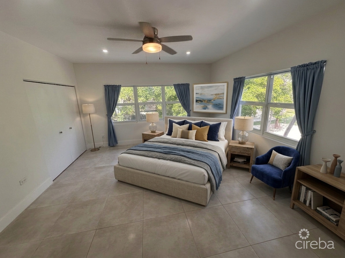 GLEN EDEN RENOVATED 2 BED END UNIT WITH ENCLOSED YARD