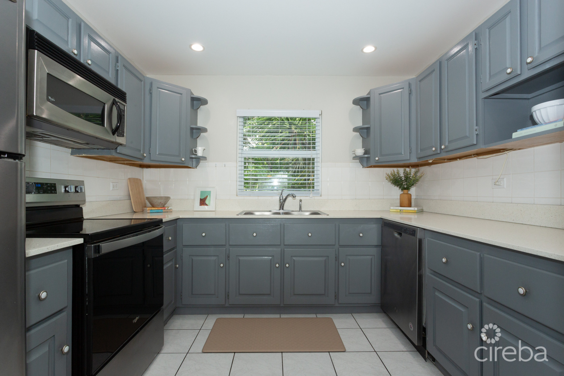 TURNKEY 2BED PLUS DEN END UNIT TROPICAL HAVEN