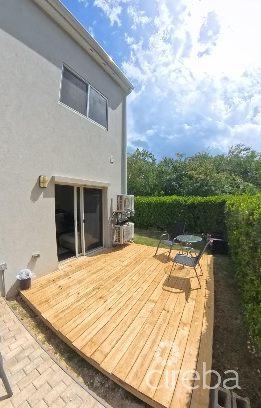 LIGHTHOUSE MANOR 25 | BEAUTIFUL ONE BED TOWNHOUSE