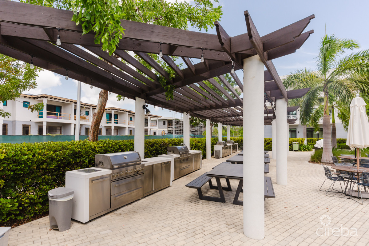 OLEA 123 - 4 BEDROOM CANAL FRONT DUPLEX/FAMILY HOME