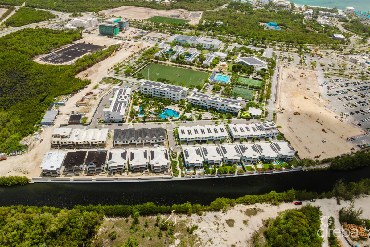 OLEA 123 - 4 BEDROOM CANAL FRONT DUPLEX/FAMILY HOME