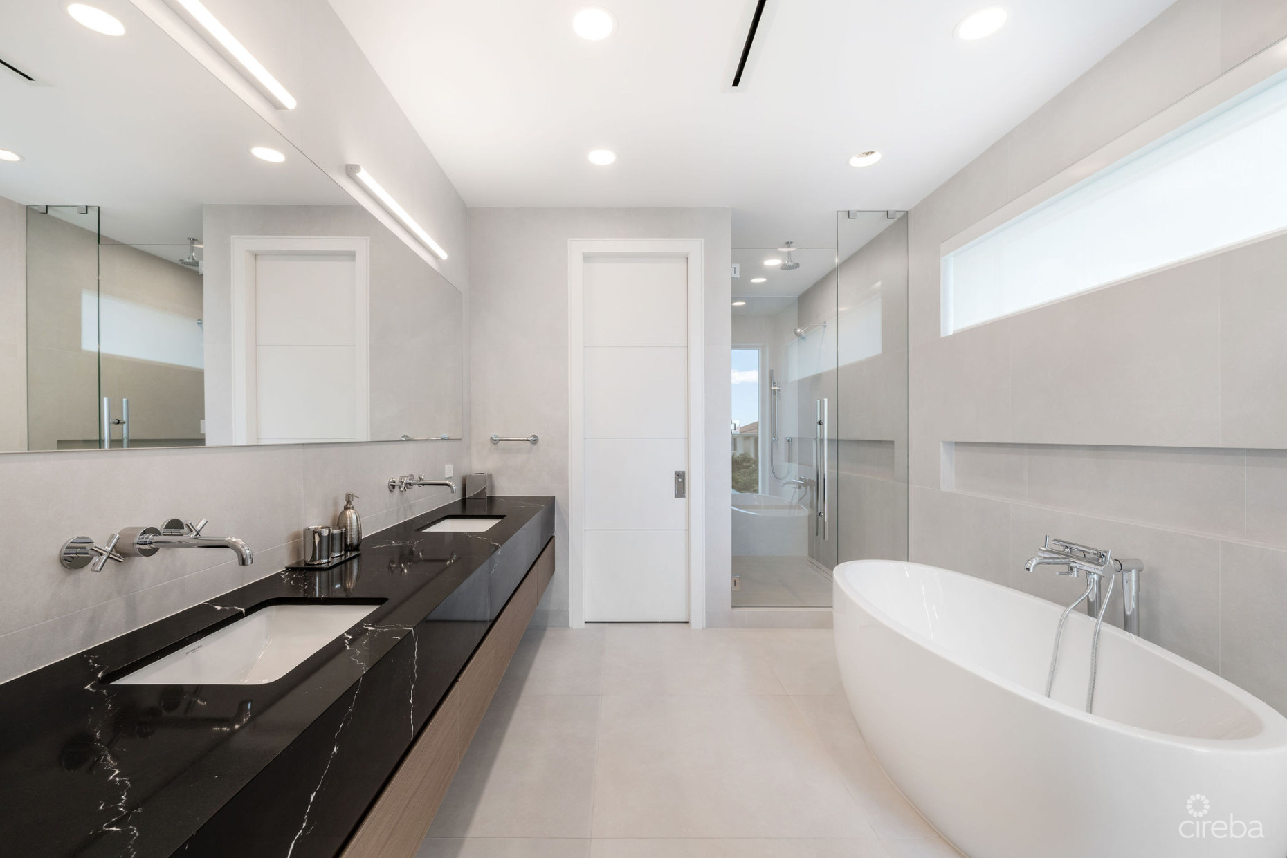 AQUA RESIDENCE 2 - LUXURY SEVEN MILE BEACH CONDO