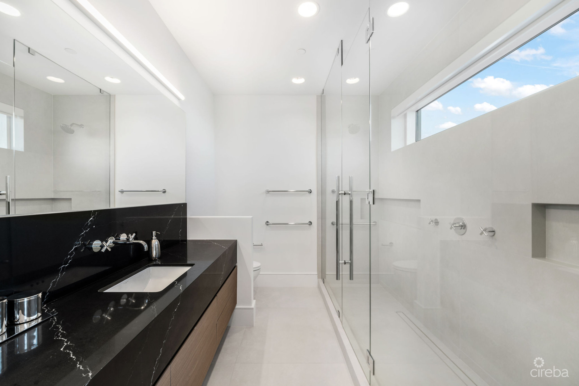 AQUA RESIDENCE 2 - LUXURY SEVEN MILE BEACH CONDO