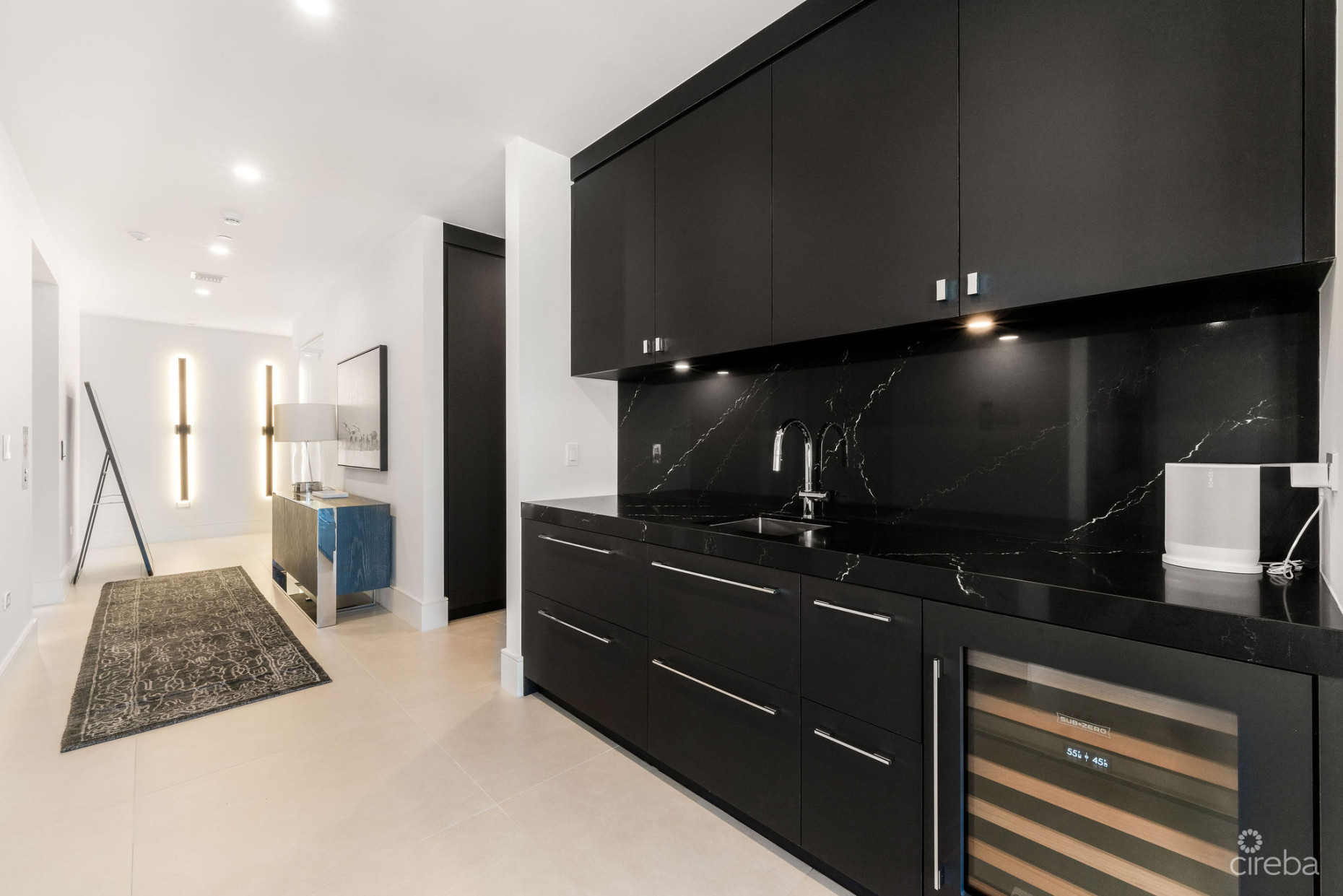 AQUA RESIDENCE 2 - LUXURY SEVEN MILE BEACH CONDO