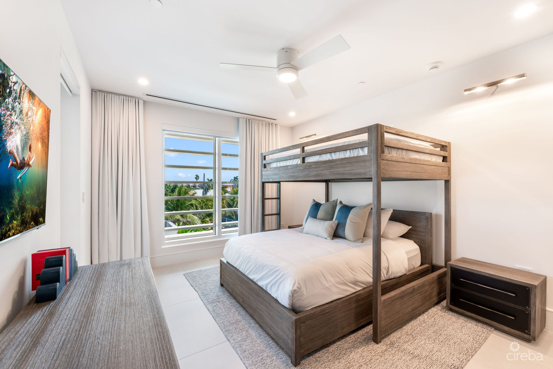 AQUA RESIDENCE 2 - LUXURY SEVEN MILE BEACH CONDO