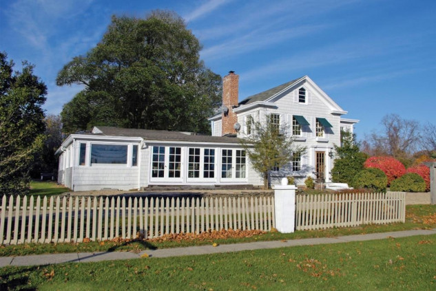 THE FARMHOUSE RESTAURANT IN EAST HAMPTON