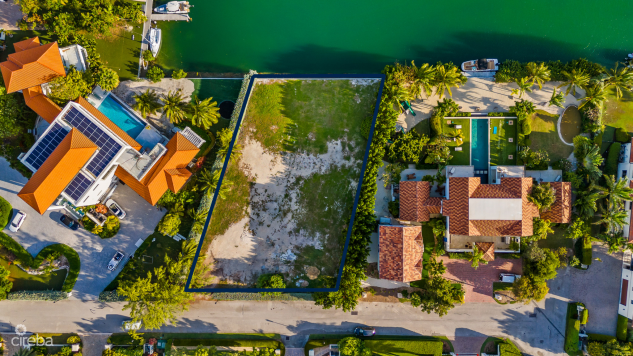 VISTA DEL MAR- EXECUTIVE  ESTATE CANAL LOT