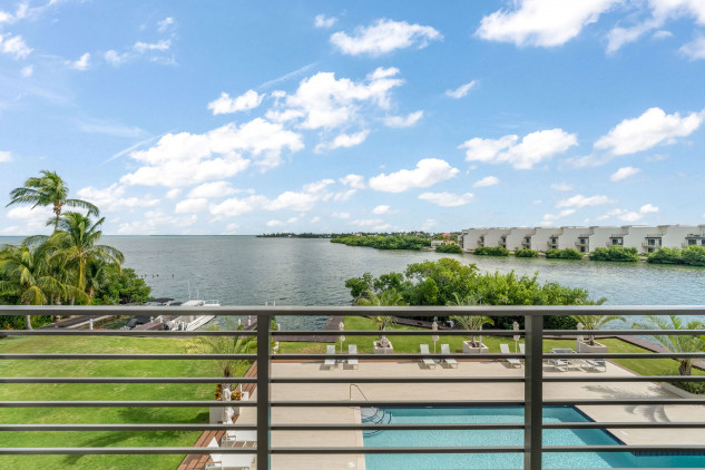 Ocean Crest |  4 - Bed Oceanfront + Garage / Dock
