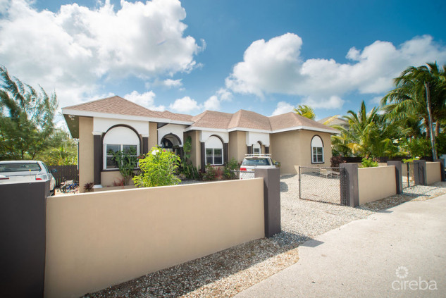 CANAL FRONT - FAMILY HOME SAVANNAH