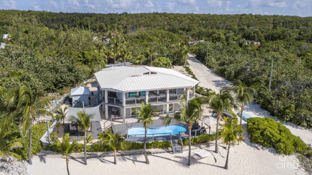 A WAVE FROM IT ALL - FULLY RENO'D 4 BED OCEANFRONT