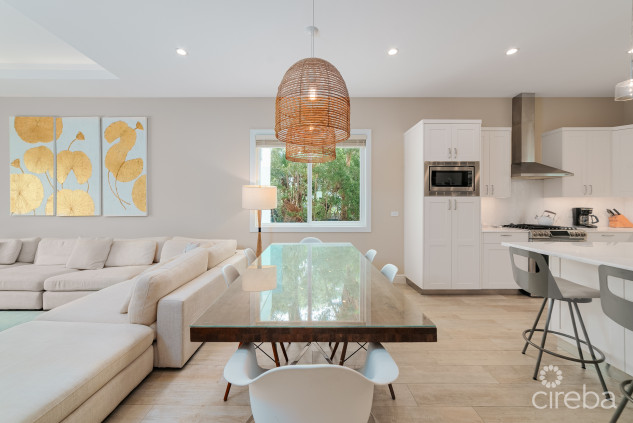 BOGGY SANDS CLUB WITH TWO STORAGE UNITS