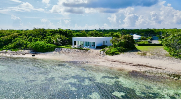SEASIDE HIDEAWAY - FULLY RENOVATED BEACHFRONT GEM