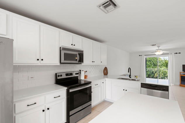 Cayman Escape #7 Canalfront With Dock