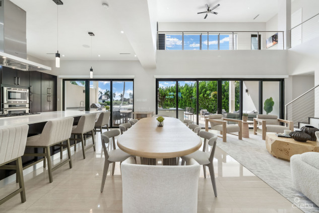 DAUM QUAY 12, CRYSTAL HARBOUR CANAL FRONT HOME