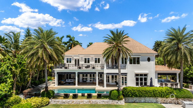 PINEAPPLE HOUSE, A VISTA DEL MAR ESTATE