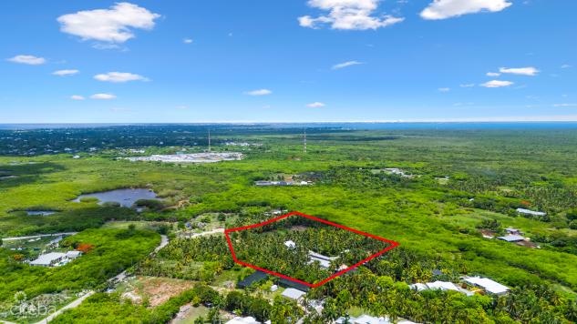 3.235-ACRE DEVELOPMENT PARCEL WITH OPERATIONAL FARM