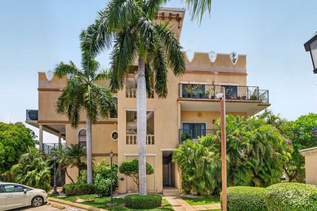 LANTERN POINT 3 BEDROOM CONDO W/OCEAN VIEW ROOFTOP TERRACE