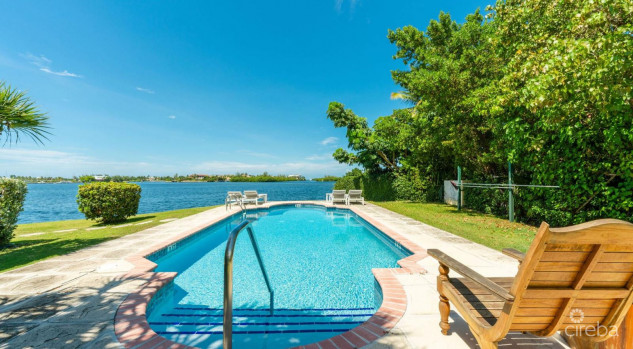 SAFE HARBOUR #2 - GOVERNORS HARBOUR WATERFRONT TOWNHOUSE