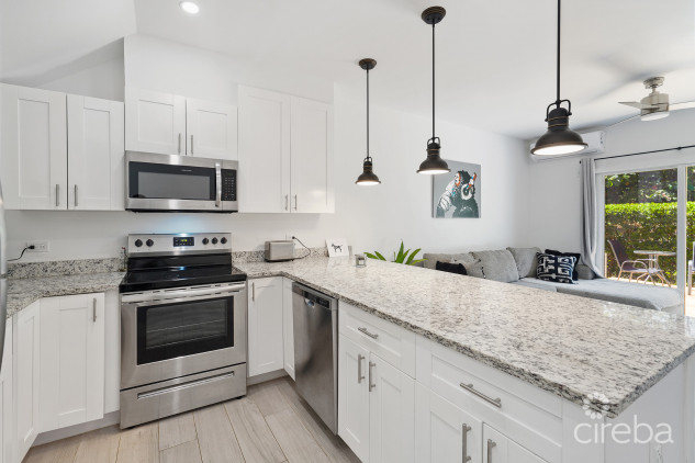 LIGHTHOUSE MANOR 24 | BEAUTIFUL ONE BED TOWNHOUSE
